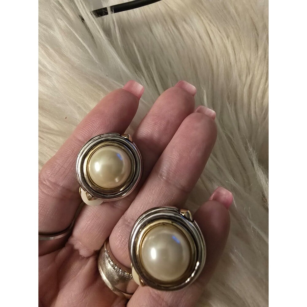 G49 - Vintage Faux Pearl Clip Earrings
